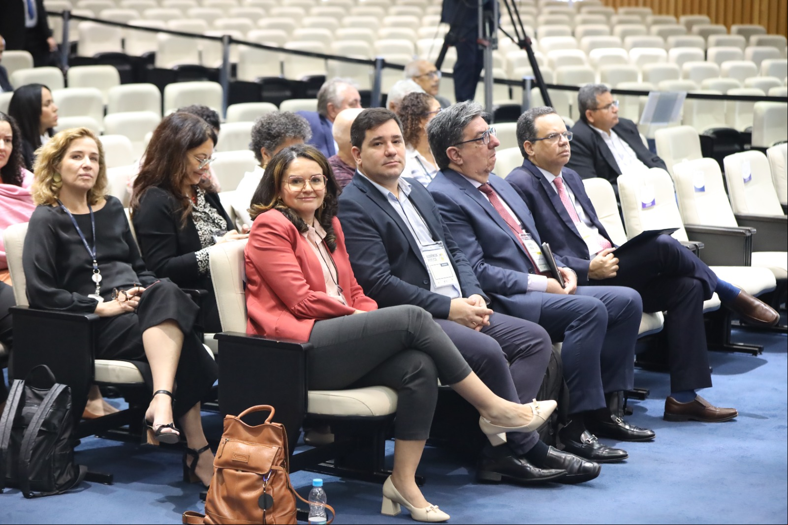 Presidenta da Contraf-CUT, Juvandia Moreira, ao lado do secretário-geral da instituição, Gustavo Tabatinga, durante audiência pública no TST sobre contribuição assistencial: